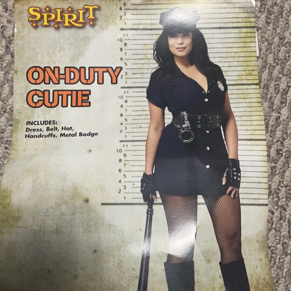 Women’s Halloween police cop costume